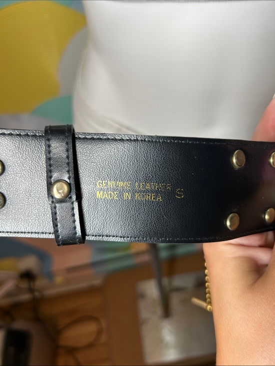 Vintage 1990s Black Leather Waist Belt with Gold Chain Accent Genuine Leather main image 6